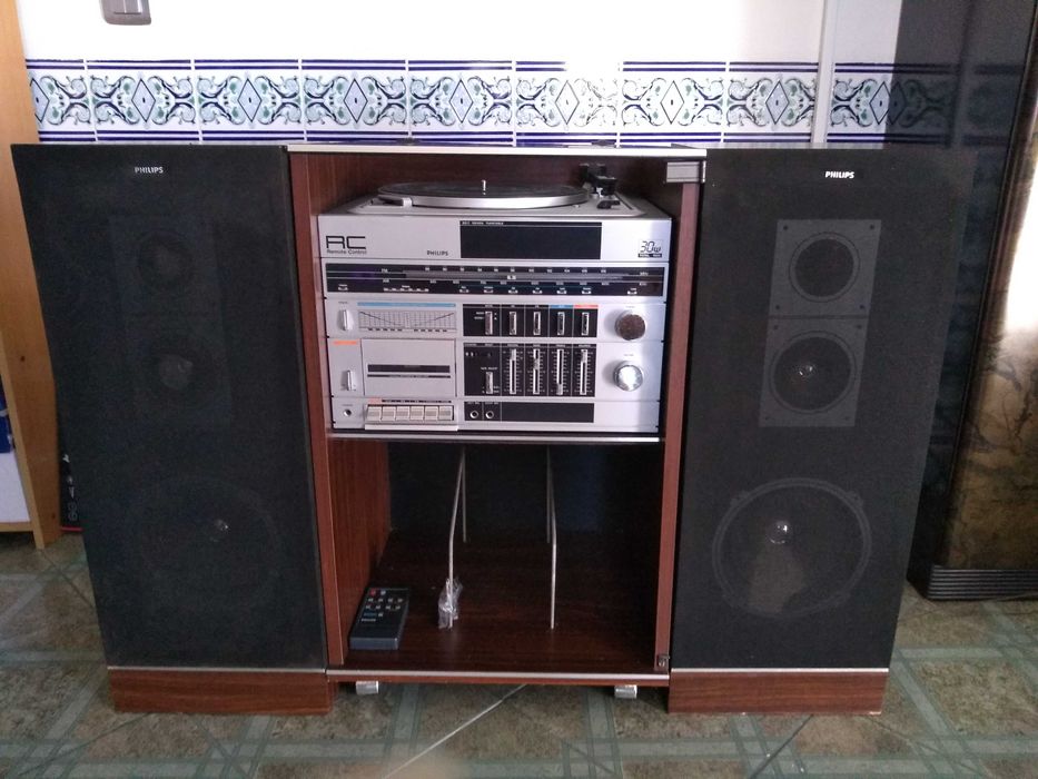Móvel para aparelhagem com gira discos, VINTAGE!