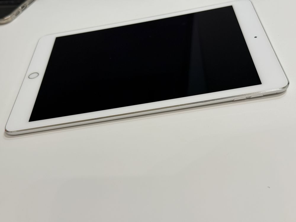 Планшет Apple iPad Pro 9.7 silver 32 gb оригінал A1673, чудовий стан