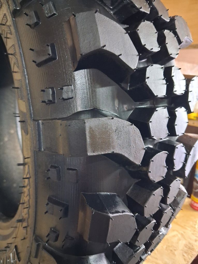 Opony terenowe 215 70 R15 Simex