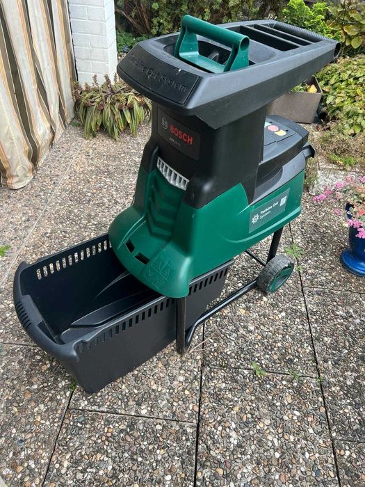 RĘBAK Rozdrabniacz DO GAŁĘZI 2500W 230kgh AXT25TC AXT 25 BOSCH-Wysyłka