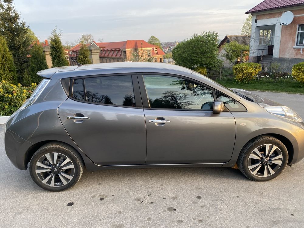 Nissan leaf 2016