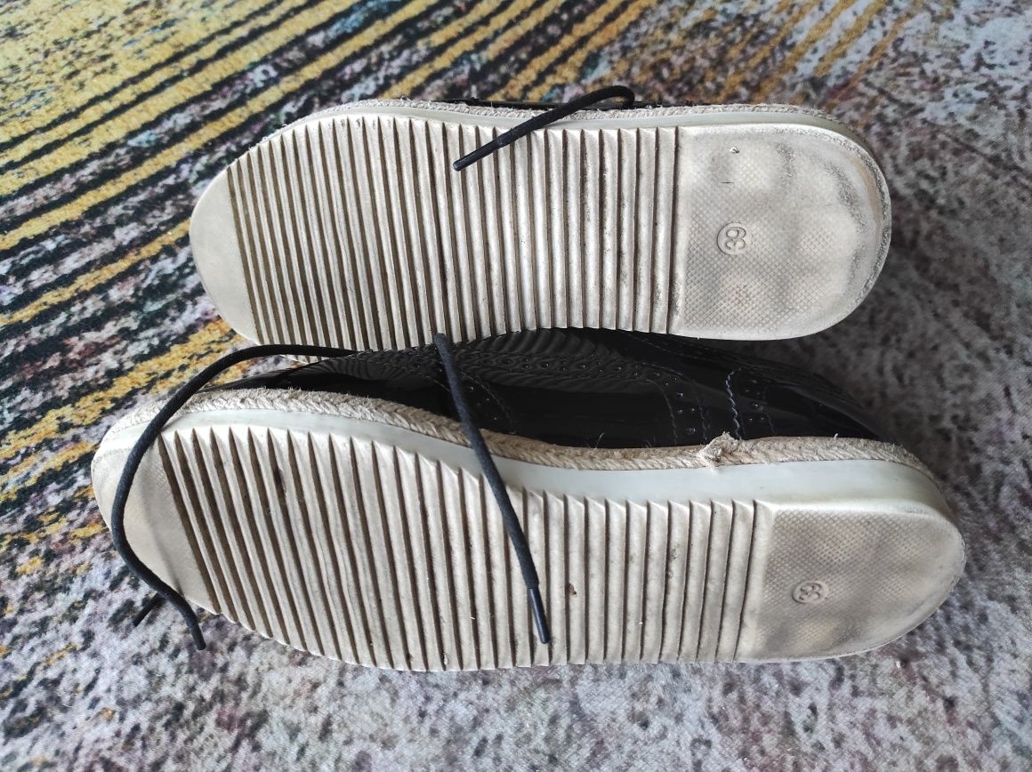 105. Buty Oxfordy lakierowane damskie FGM Paris r. 39