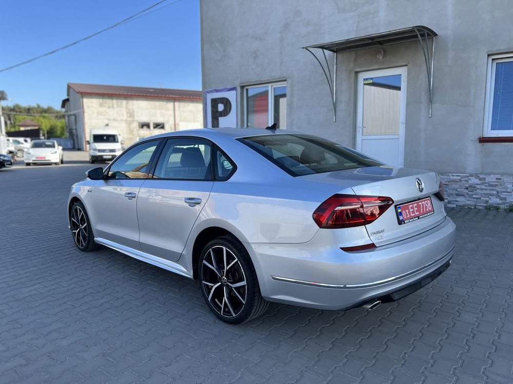 Volkswagen Passat B8 USA R-Line 2.0 Бензин 2018 57тис км