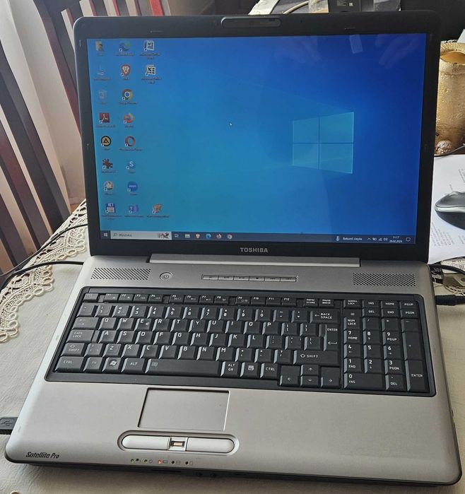 Laptop Toshiba 17 cali - dysk SSD, win10.