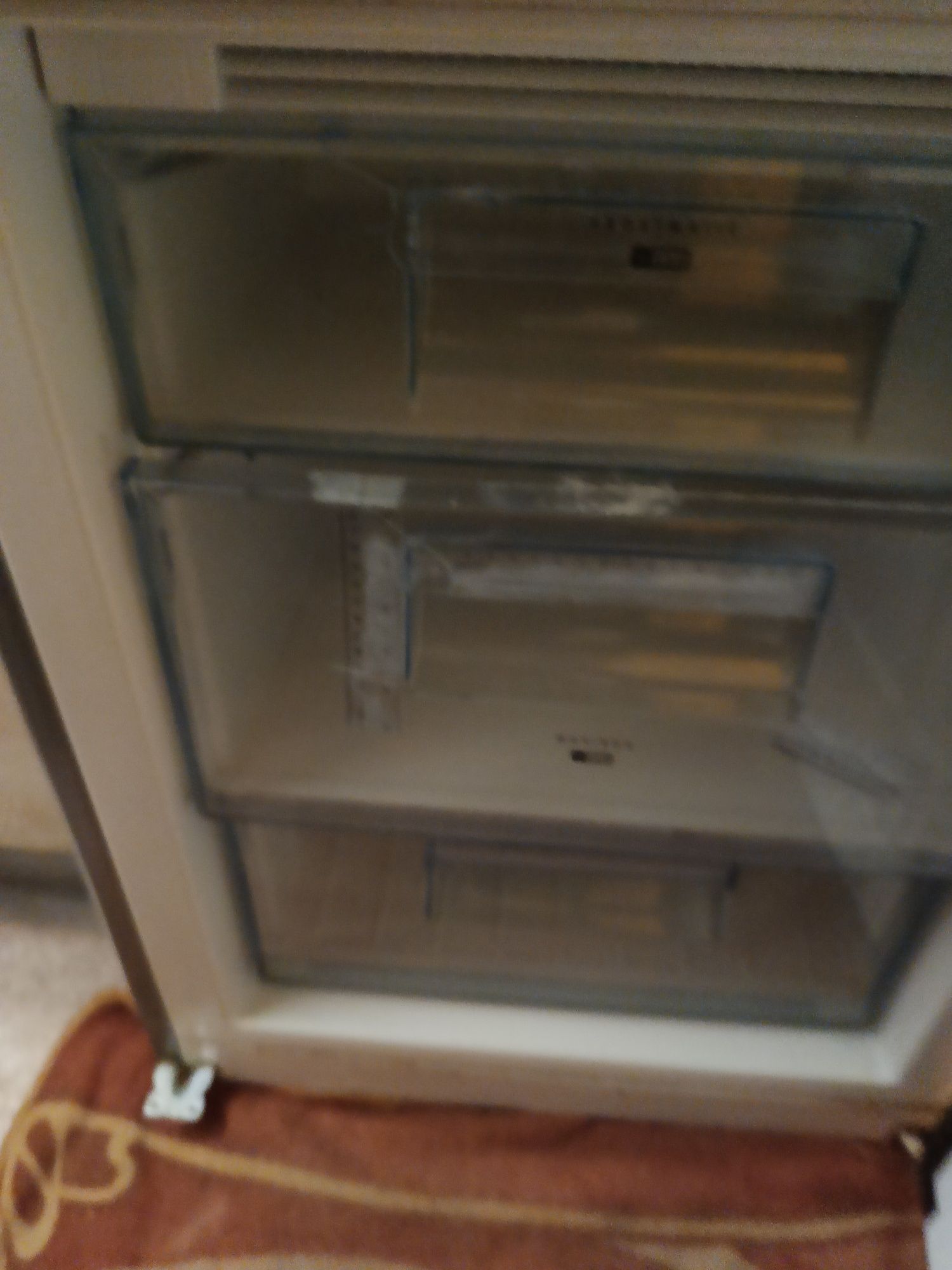 Продаю Холодильник AEG