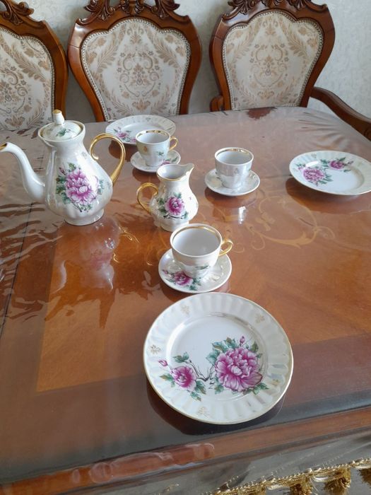 Продам сервиз фарфоровый .