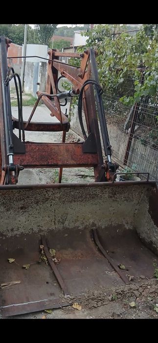 Carregador frontal tenias