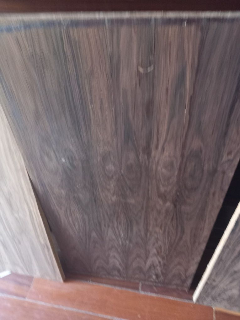 Painéis em pau santo