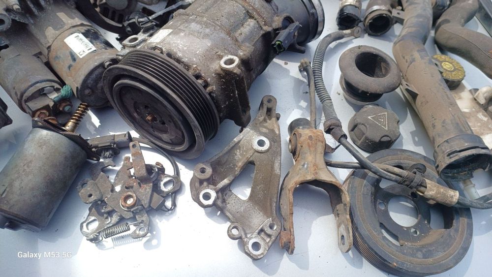 Колектор форсунка заслонка ситроен пежо CITROEN PEUGOUT 1.6л  5FS