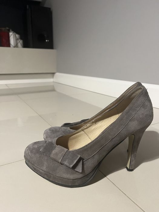 Buty na obcasie szare