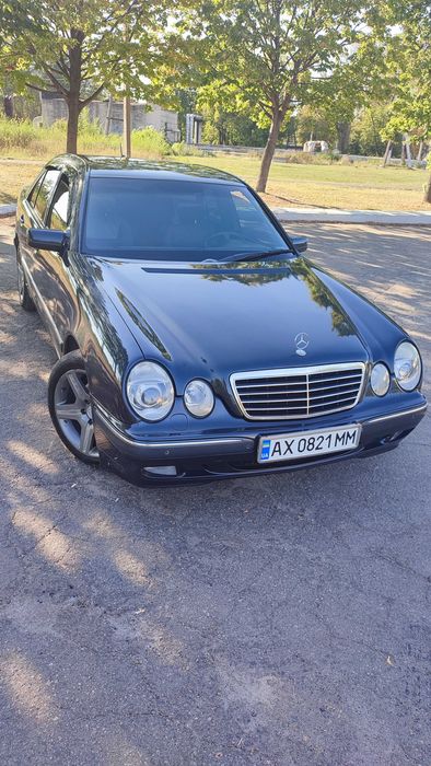 Mercedes-Benz E320