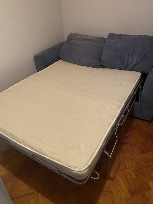Sofá-cama em bom estado