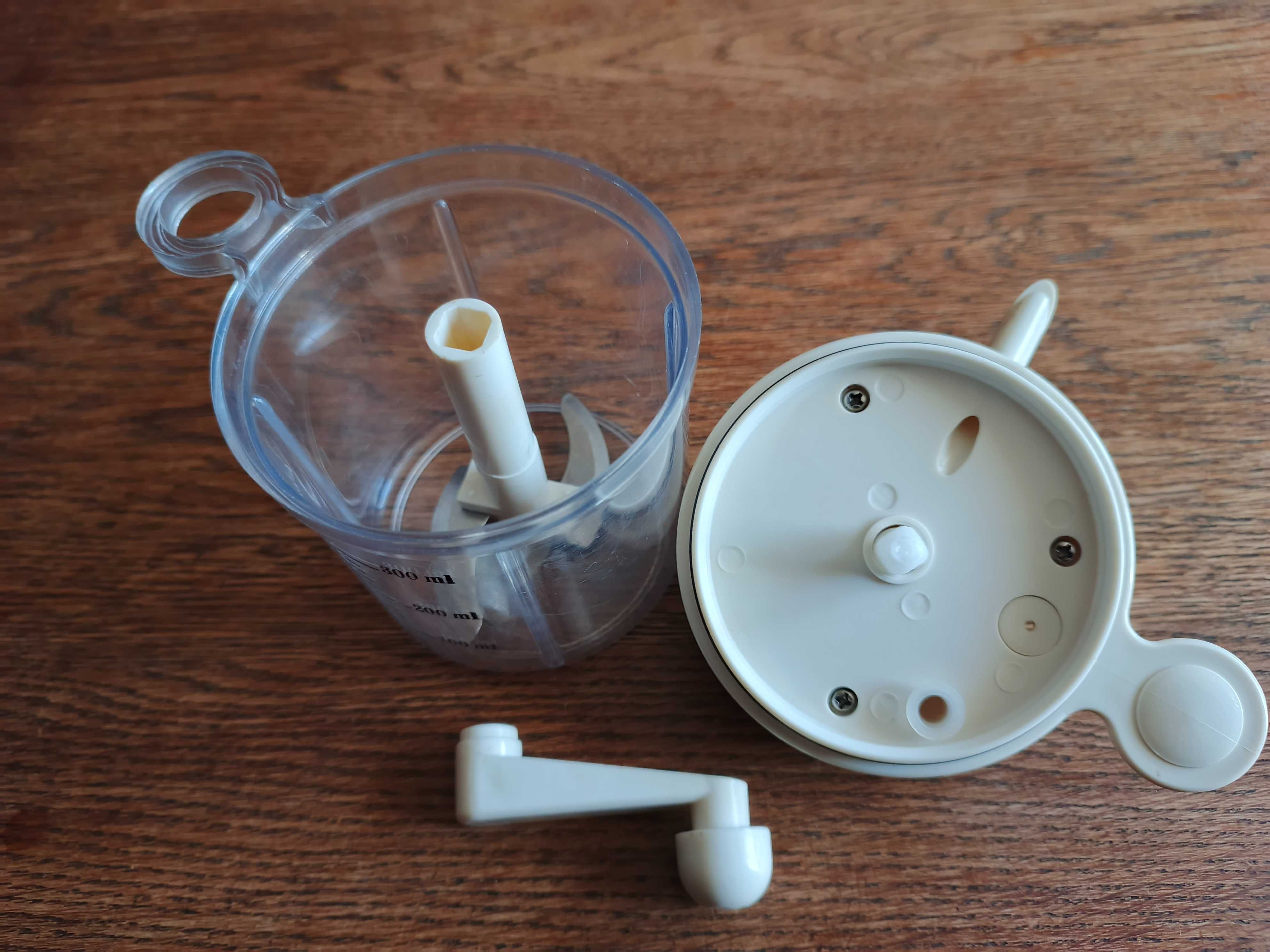 Sprzedam ręczny blender/szatkownicę z pojemnikiem 300ml
