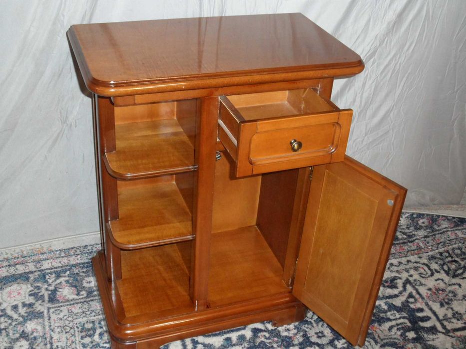 Komoda  Nakastlik Orzech  z Holandii