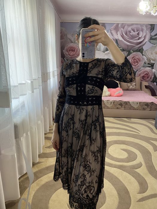 Платье кружевное