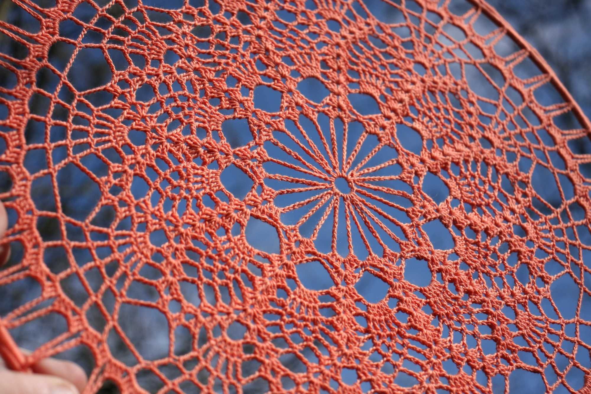 mandala szydełkowa 35 cm kolor koral, na łapacz snów