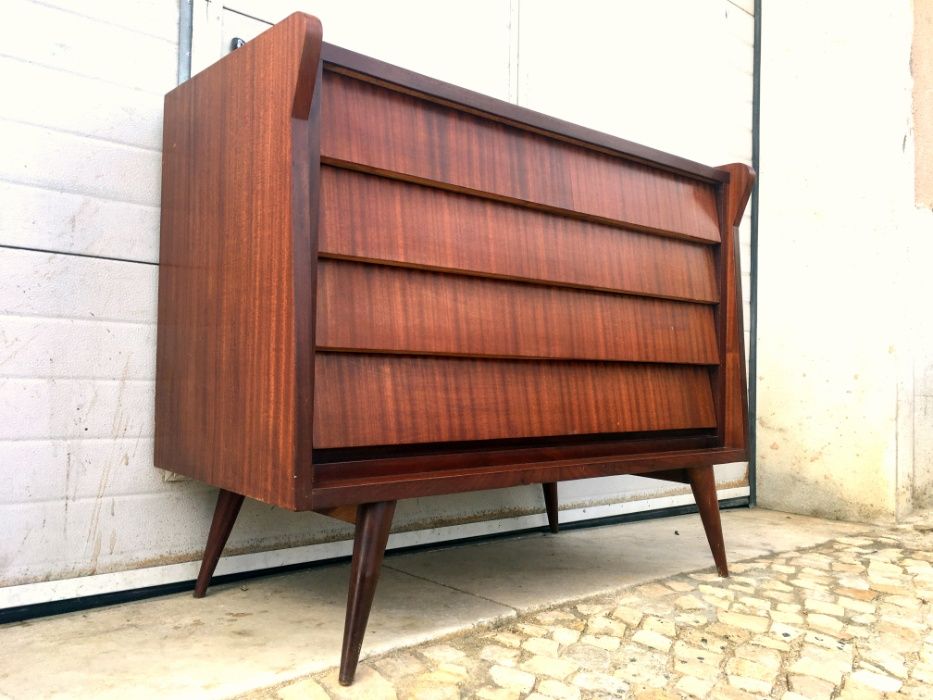 Cómoda olaio vintage 110comp x 49prof x 88alt.