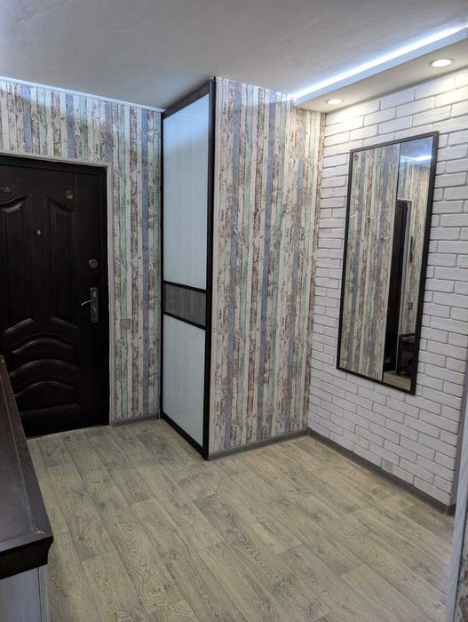 Трикімнатна квартира. Тепла . велика і комфортна