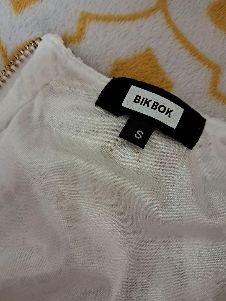 Biała bluzka z baskinką S