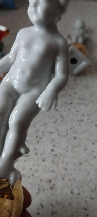 Путти с мячиком Германия