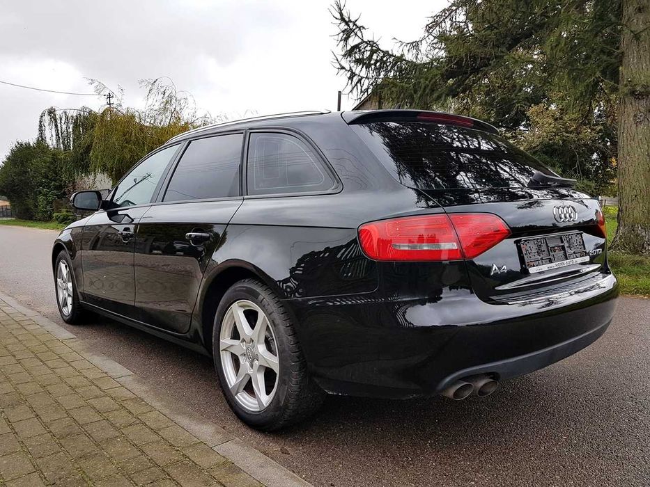 AUDI A4 B8 - 140PS ! PANORAMA  * Black Edition *