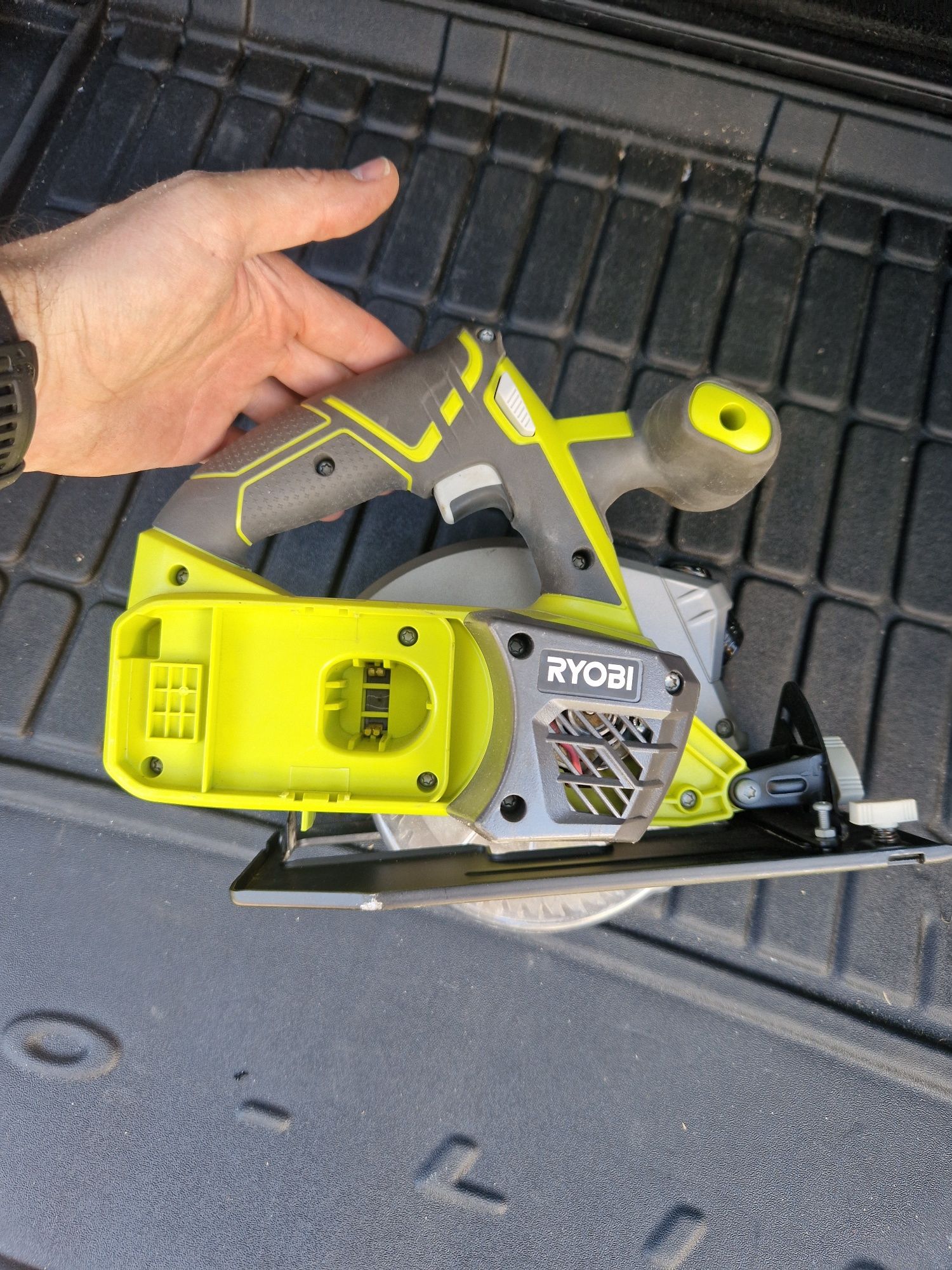 Pilarka Ryobi RWSL1802 18V