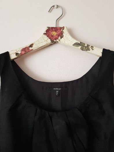 Czarna, klasyczna sukienka na ramiączkach InWear jedwab