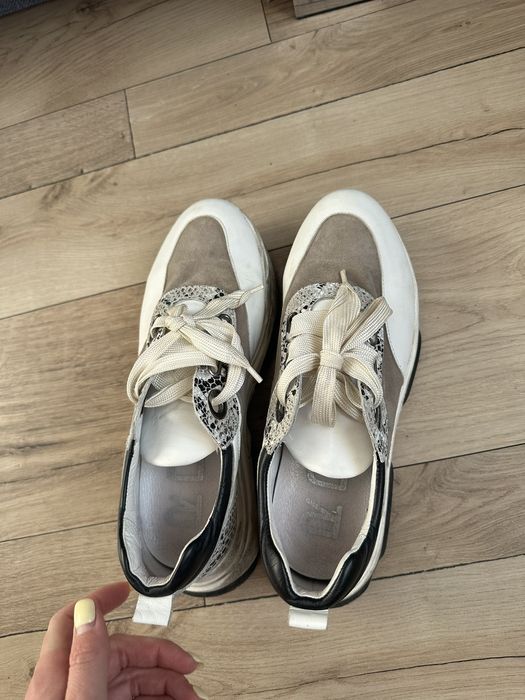 Продам жіночі снікерси