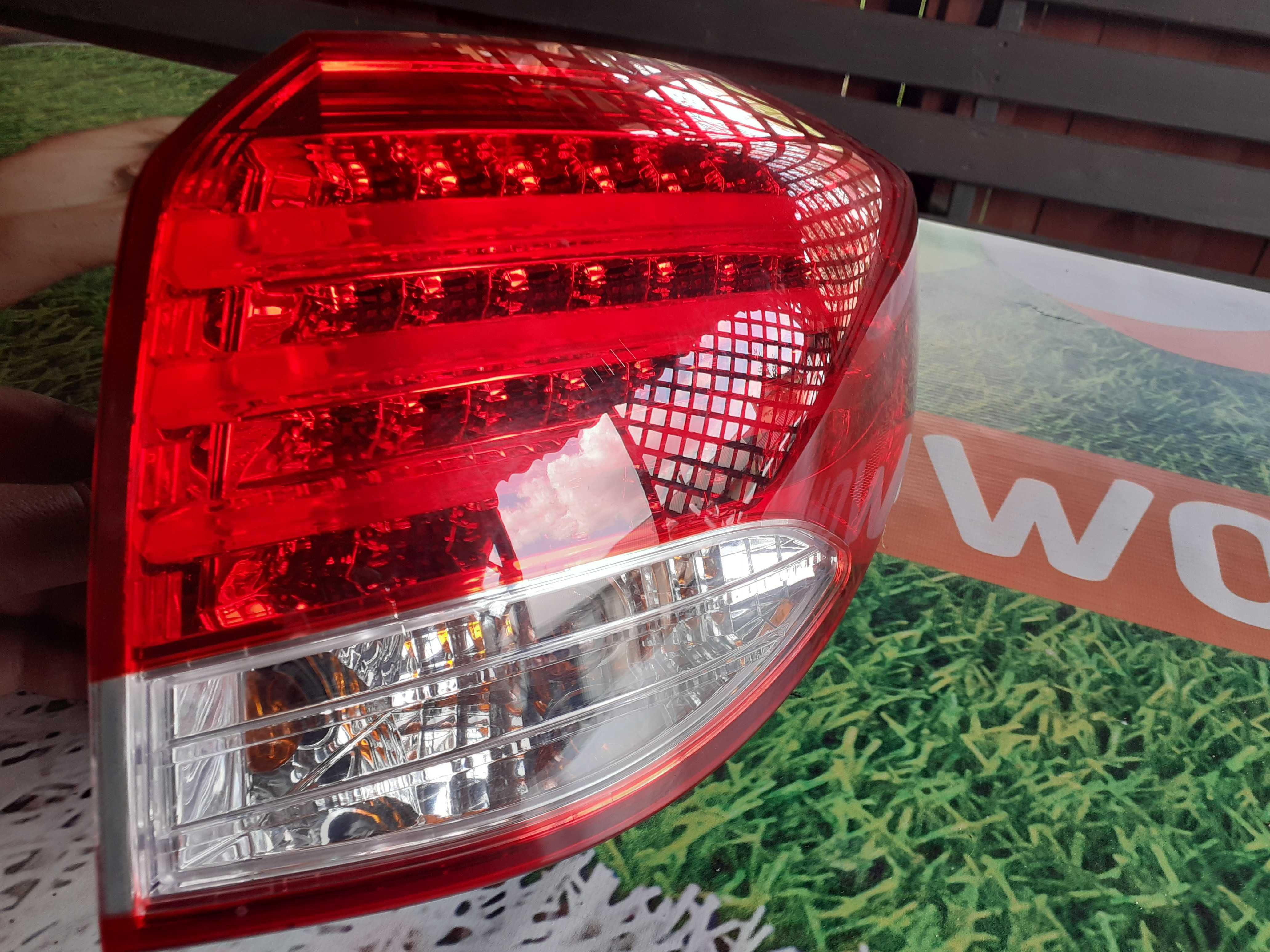 Lampa hyundai i40 kombi prawa w błotnik przedlift