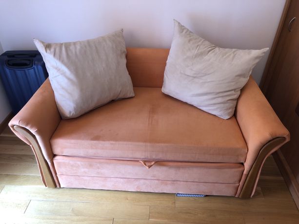 Sofa 2 osobowa rozkladana z funkcją spania i pojemnikiem na posciel.