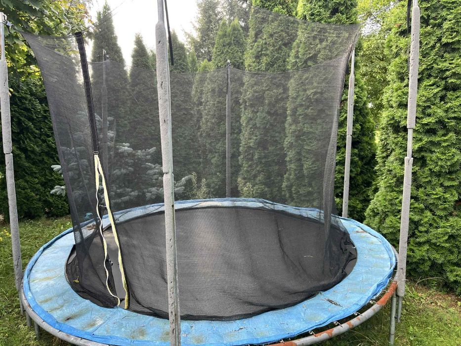 trampolina duża ok. 2/3 m średnicy