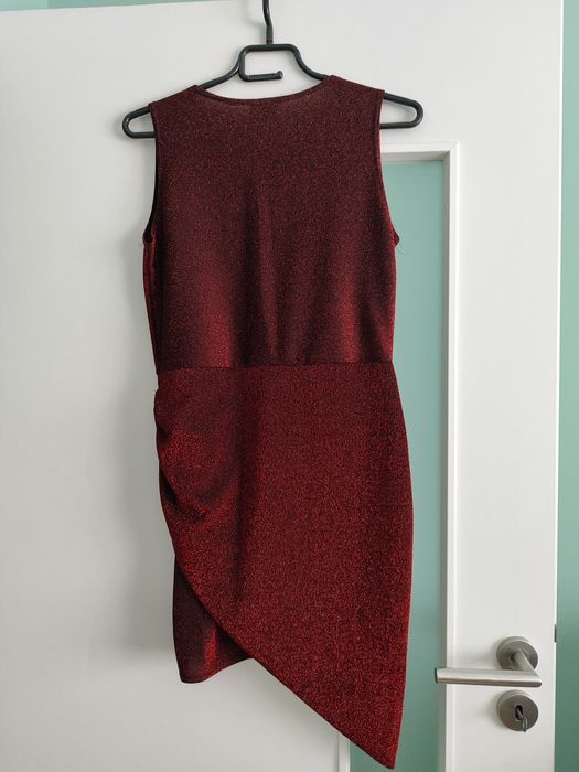 Brokatowa elegancka sukienka mini wcięcie w talii zwężenie na boku S