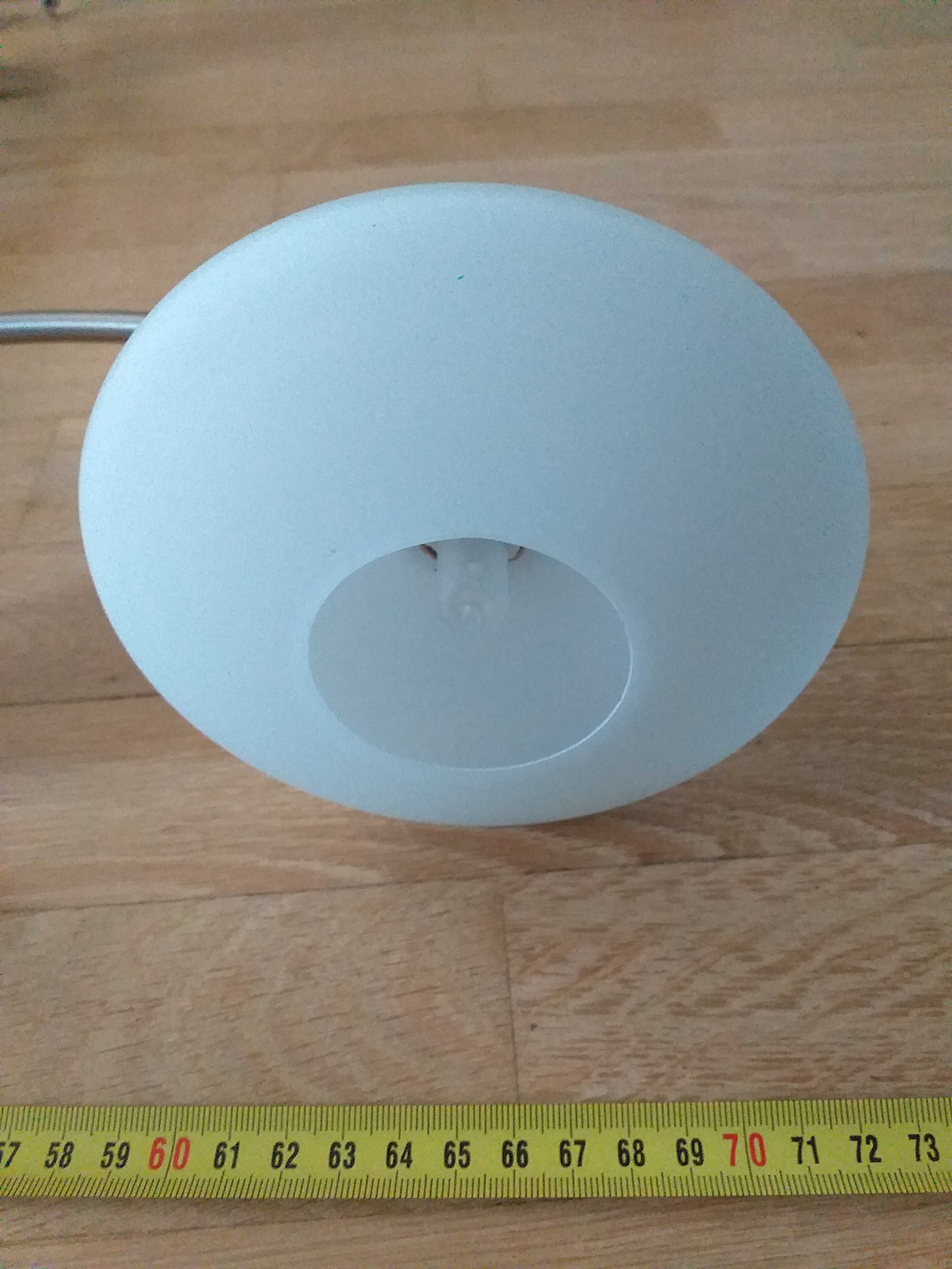 Lampa sufitowa z żarówkami LED