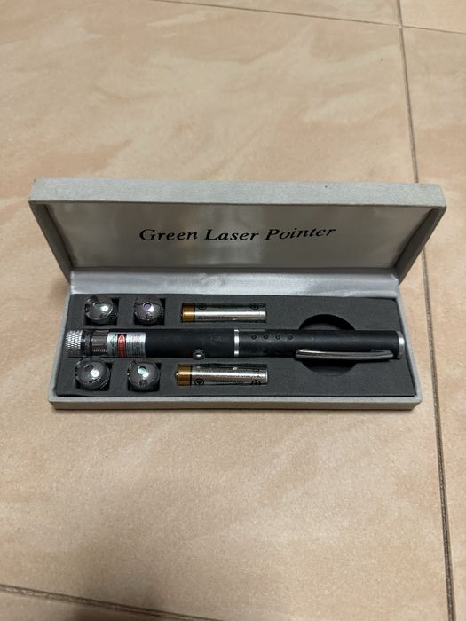 Laser punktowy z roznymi koncowkami w etui