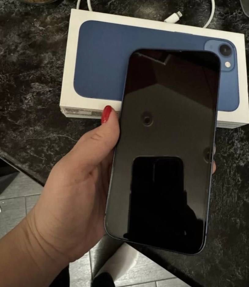 Продам iPhone 13 128