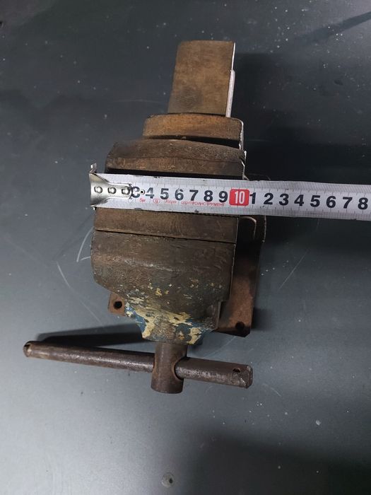 Тиски слесарные средние СССР