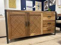 Komoda z drewna mango z 2 drzwiami i 3 szufladami 150×45×80cm