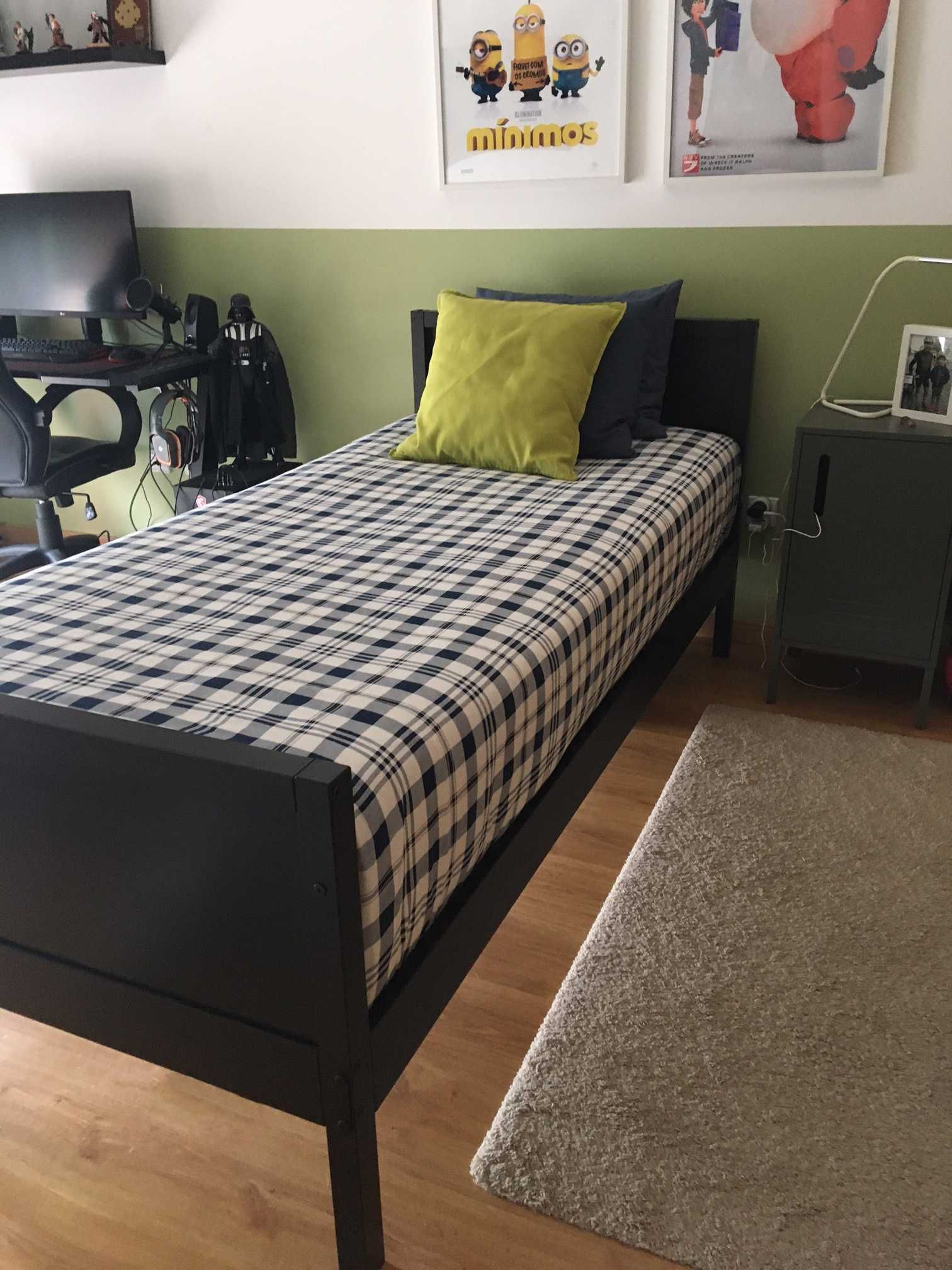 Cama de solteiro em excelente estado