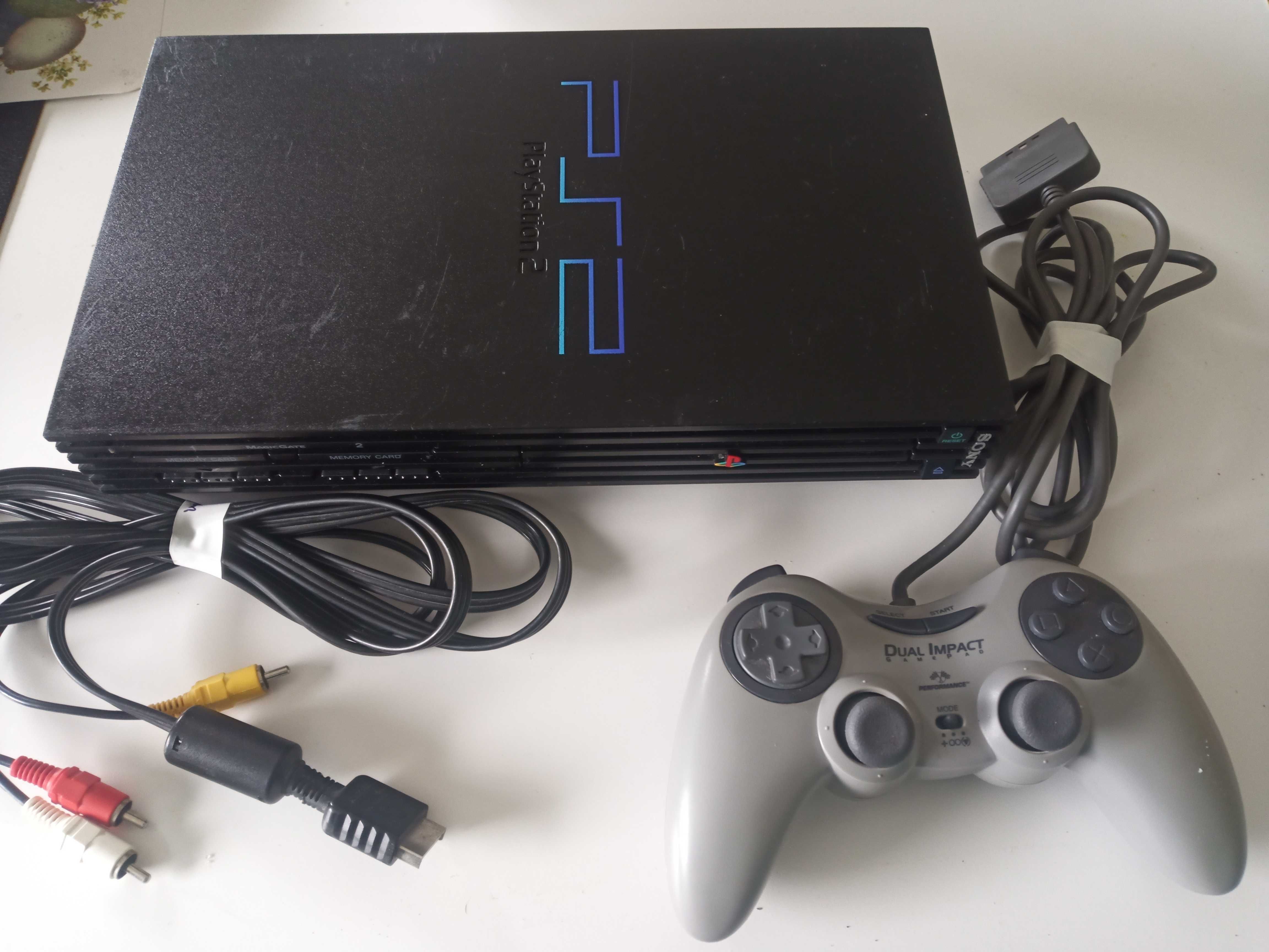 Zestaw w dobrym stanie PlayStation 2 PS2 z padem i kablem av