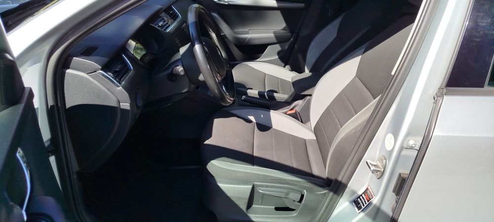 Skoda octavia live  2.0tdi DSG Serwis bezwypadek stan idealny