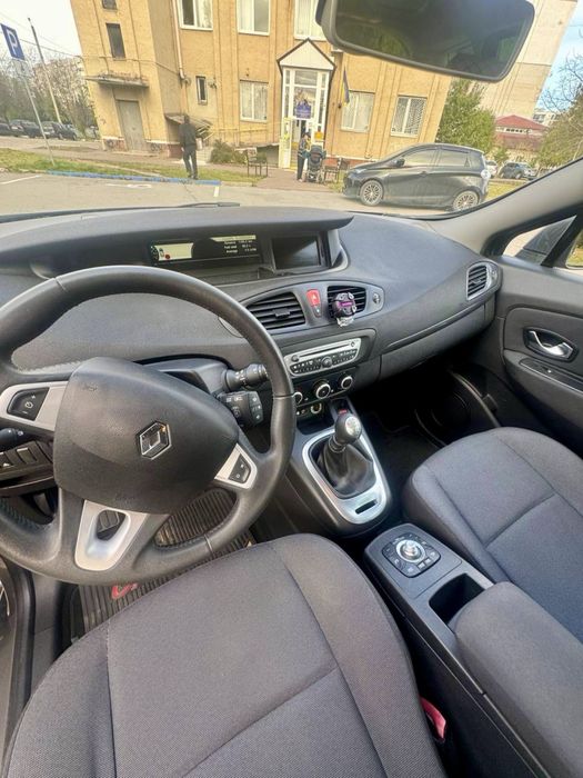 Renault grand scenic 2011
