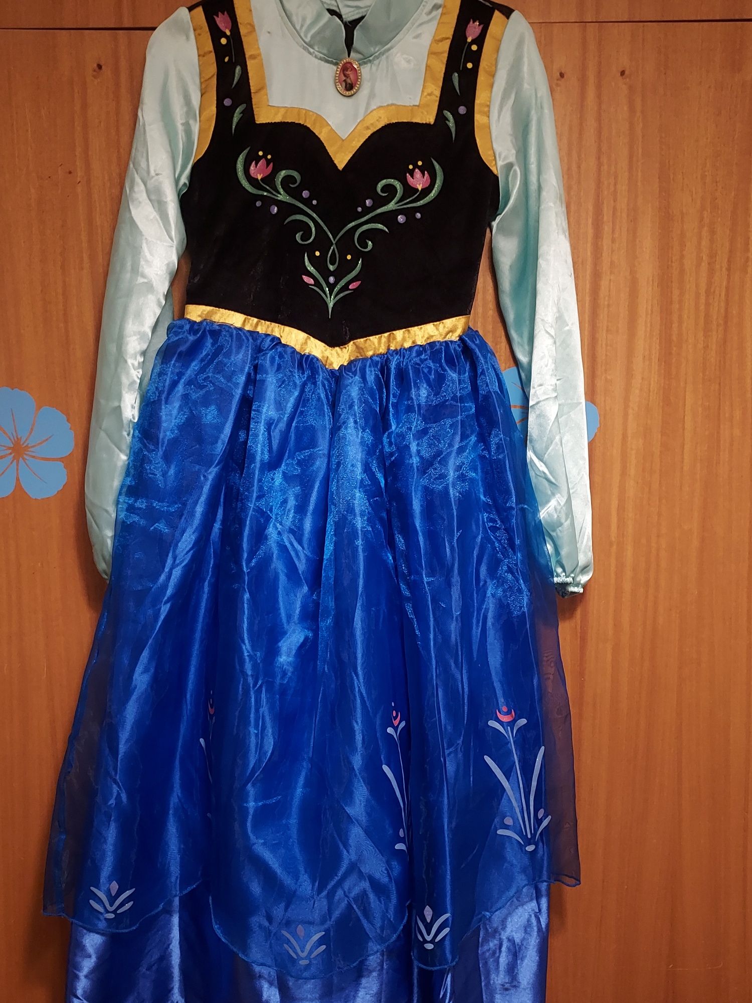 vestido de disfarçe Ana  ( filme Frozen o Reino do Gelo)