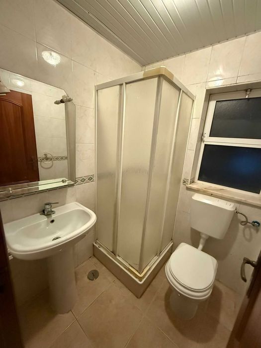 Alugam-se  quartos na Penha