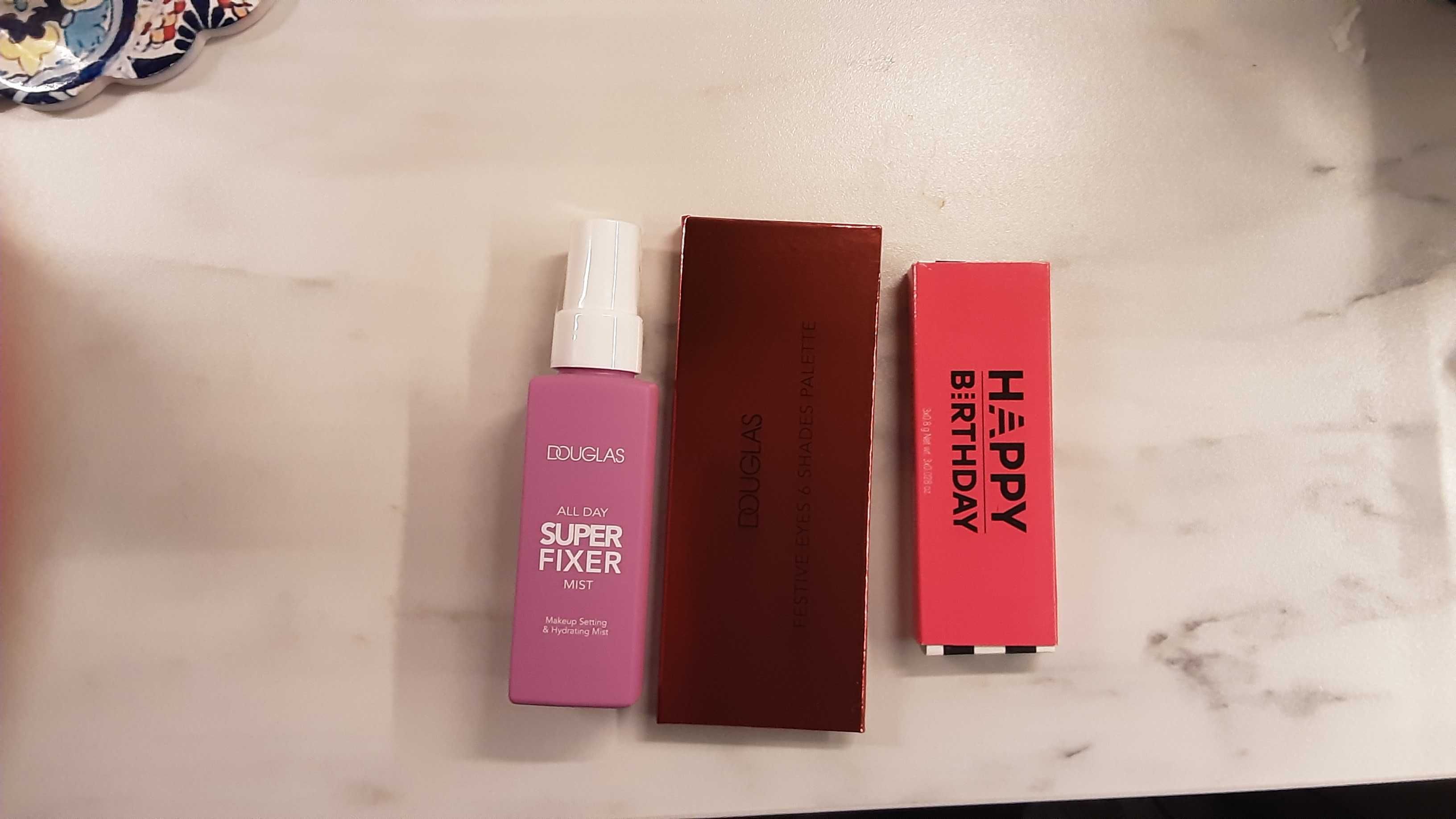 2 paletki cieni i spray