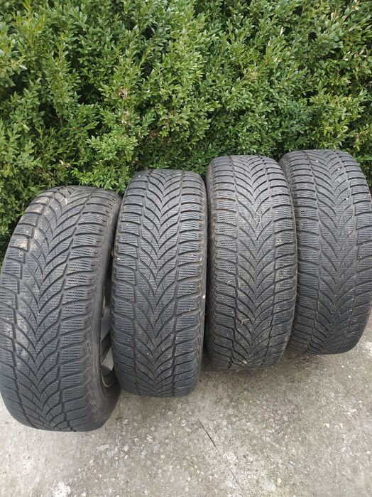Зимові шини GoodYear 215/60 R16