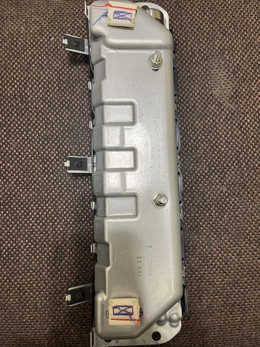 Подушка безпеки колін водія Polestar 2