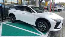Lexus RZ Cesla leasingu Kinto One Lexus RZ450e Direct4