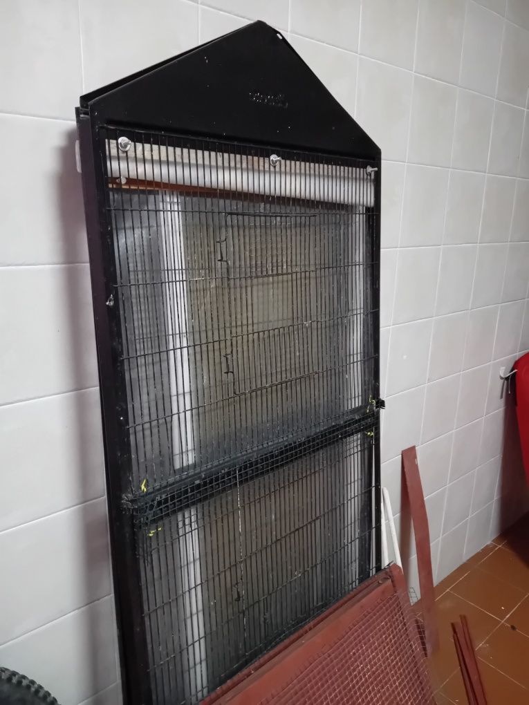 Gaiola grande para pássaros