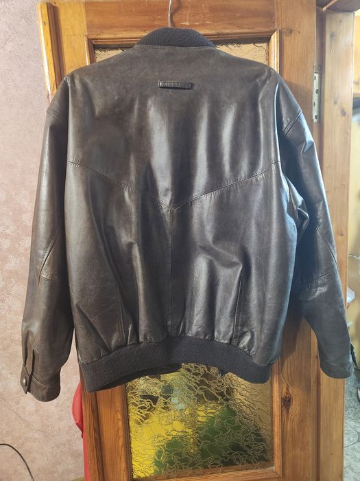 Продам кожаную куртку  большого 56 размера.