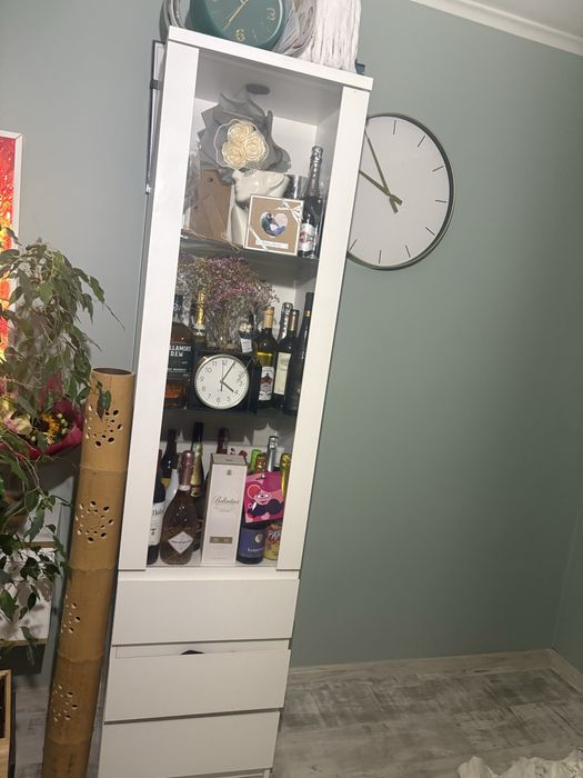 Witryna z szufladami